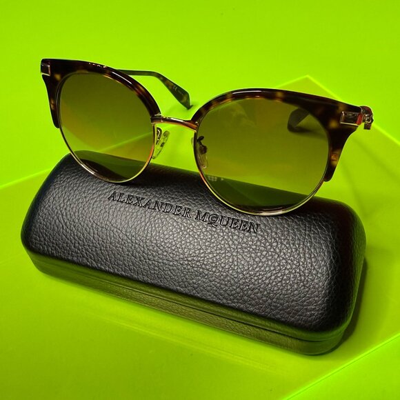 Alexander McQueen Skull Temple Sunglasses – Tortoise Shell Frame with Gold - Picture 1 of 12